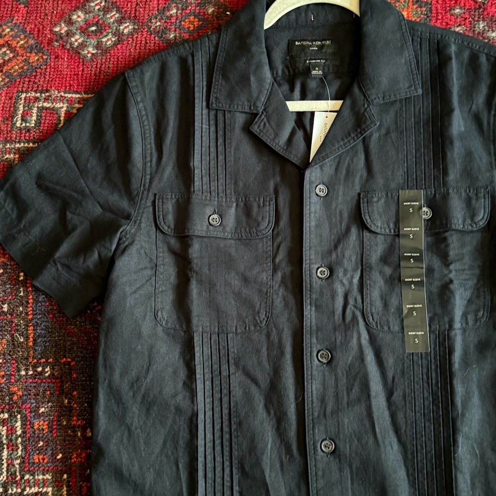 Banana republic standard fit short sleeve, linen blend Safari resort shirt black